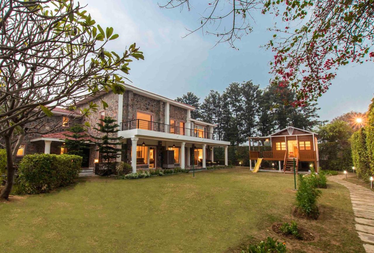 Stayvista At The Banyan Abode With Pool Table, Pet Friendly & Outdoor Pool Manesar Esterno foto