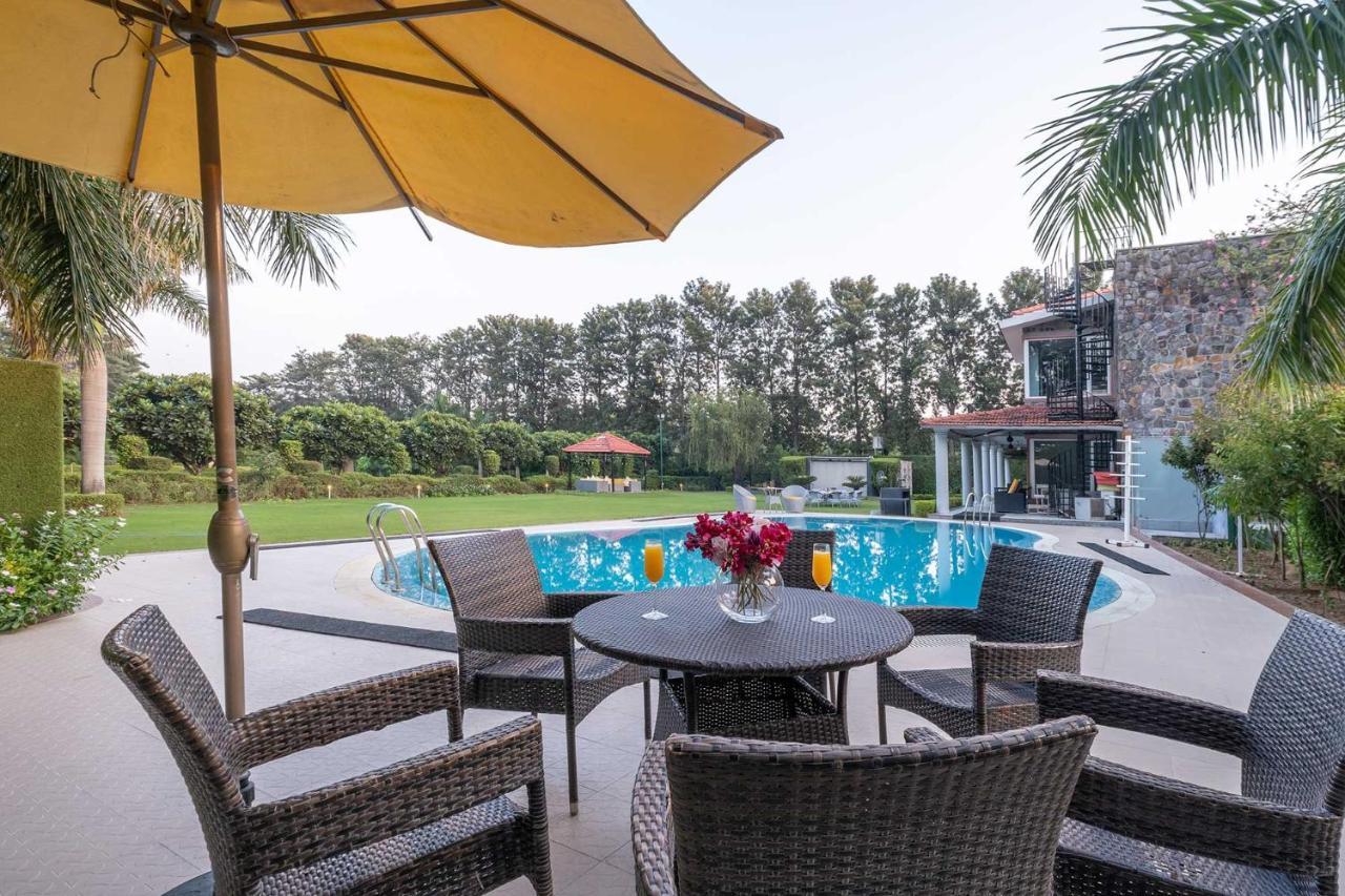Stayvista At The Banyan Abode With Pool Table, Pet Friendly & Outdoor Pool Manesar Esterno foto