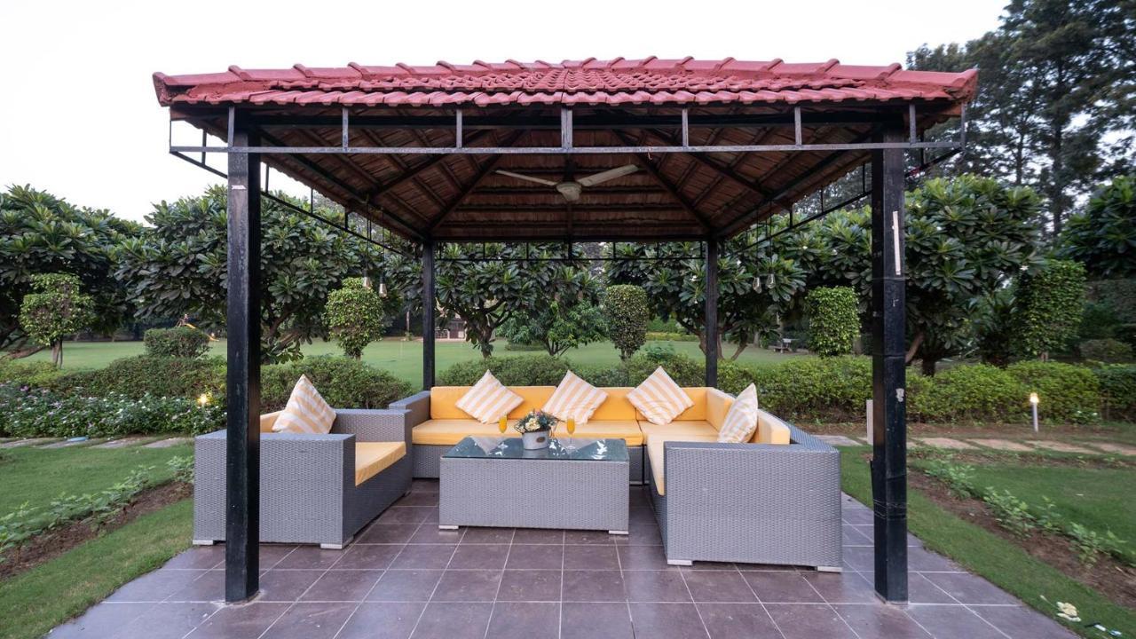 Stayvista At The Banyan Abode With Pool Table, Pet Friendly & Outdoor Pool Manesar Esterno foto
