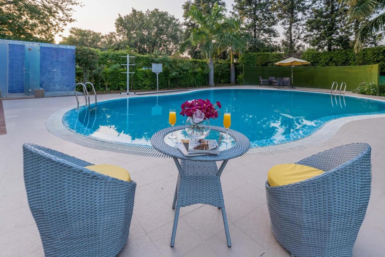 Stayvista At The Banyan Abode With Pool Table, Pet Friendly & Outdoor Pool Manesar Esterno foto
