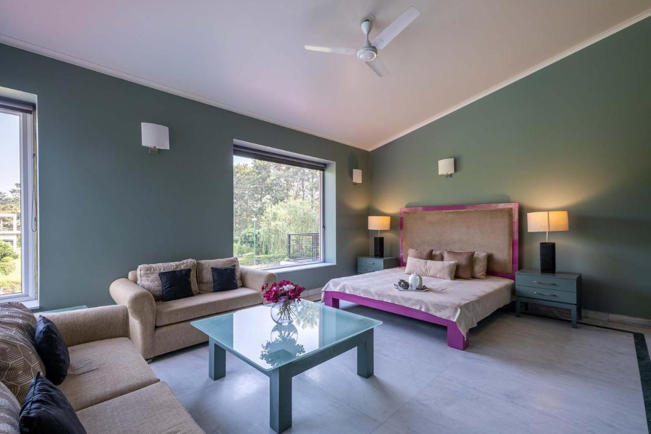 Stayvista At The Banyan Abode With Pool Table, Pet Friendly & Outdoor Pool Manesar Esterno foto