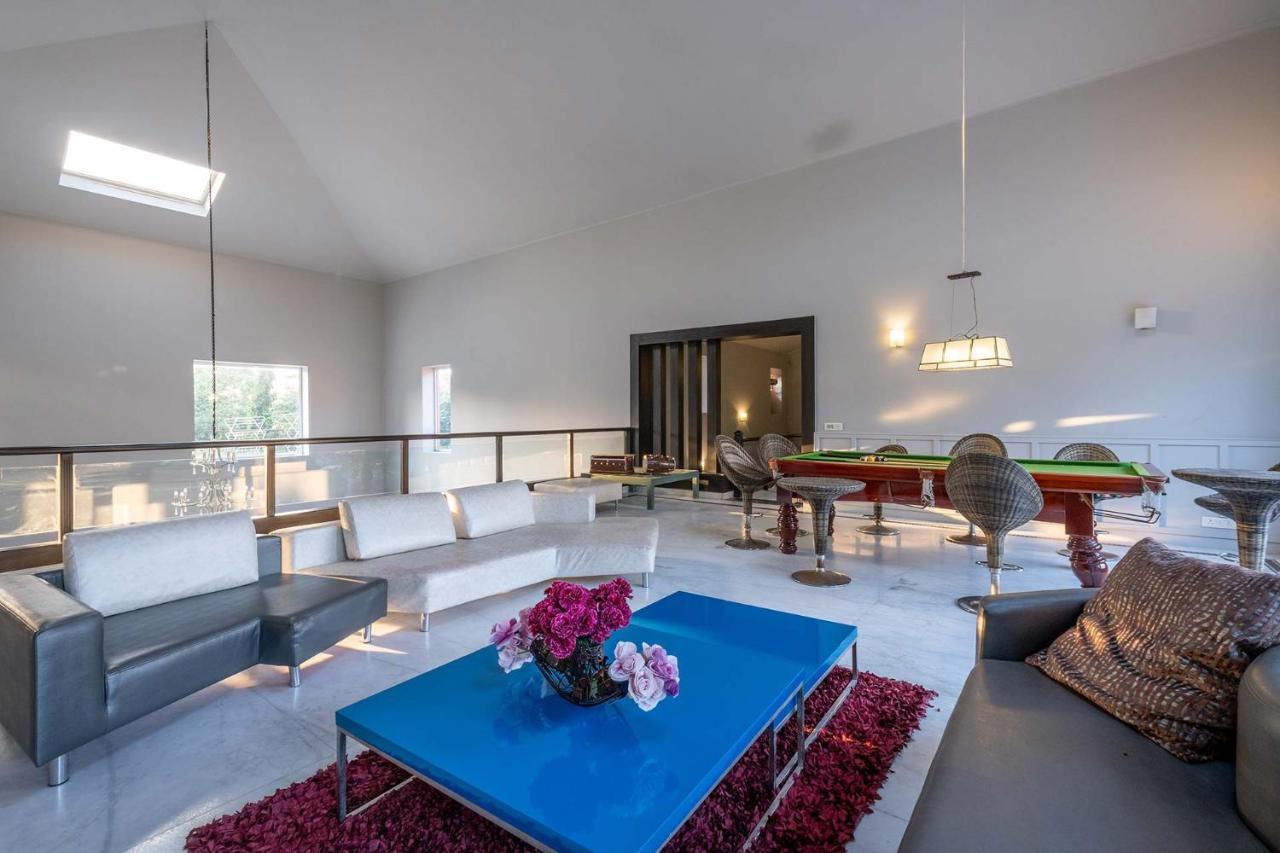 Stayvista At The Banyan Abode With Pool Table, Pet Friendly & Outdoor Pool Manesar Esterno foto
