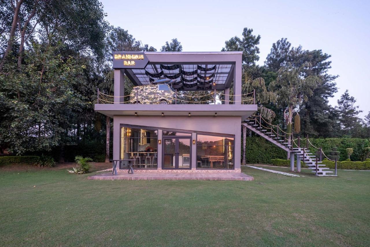 Stayvista At The Banyan Abode With Pool Table, Pet Friendly & Outdoor Pool Manesar Esterno foto