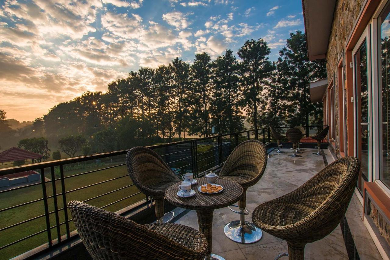 Stayvista At The Banyan Abode With Pool Table, Pet Friendly & Outdoor Pool Manesar Esterno foto