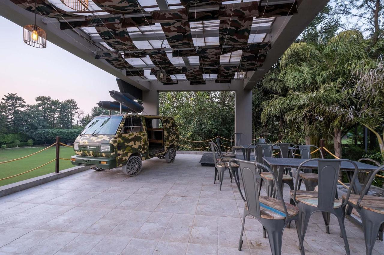 Stayvista At The Banyan Abode With Pool Table, Pet Friendly & Outdoor Pool Manesar Esterno foto