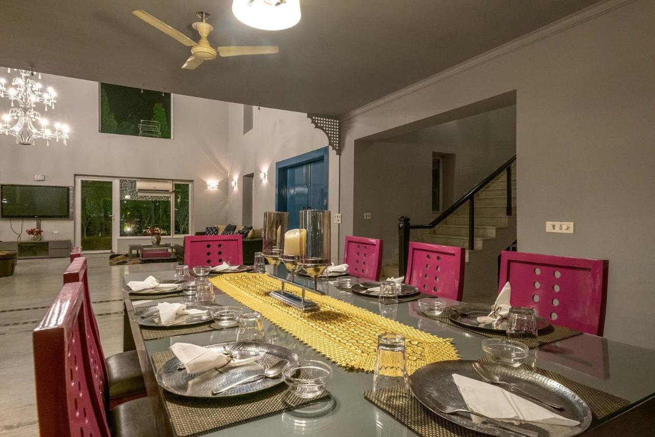 Stayvista At The Banyan Abode With Pool Table, Pet Friendly & Outdoor Pool Manesar Esterno foto
